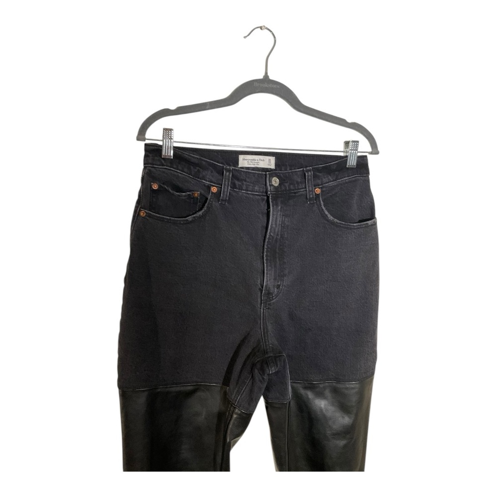 Abercrombie Women’s 90s Straight Ultra High Rise Jeans Faux Leather Size 30 - Picture 2 of 13